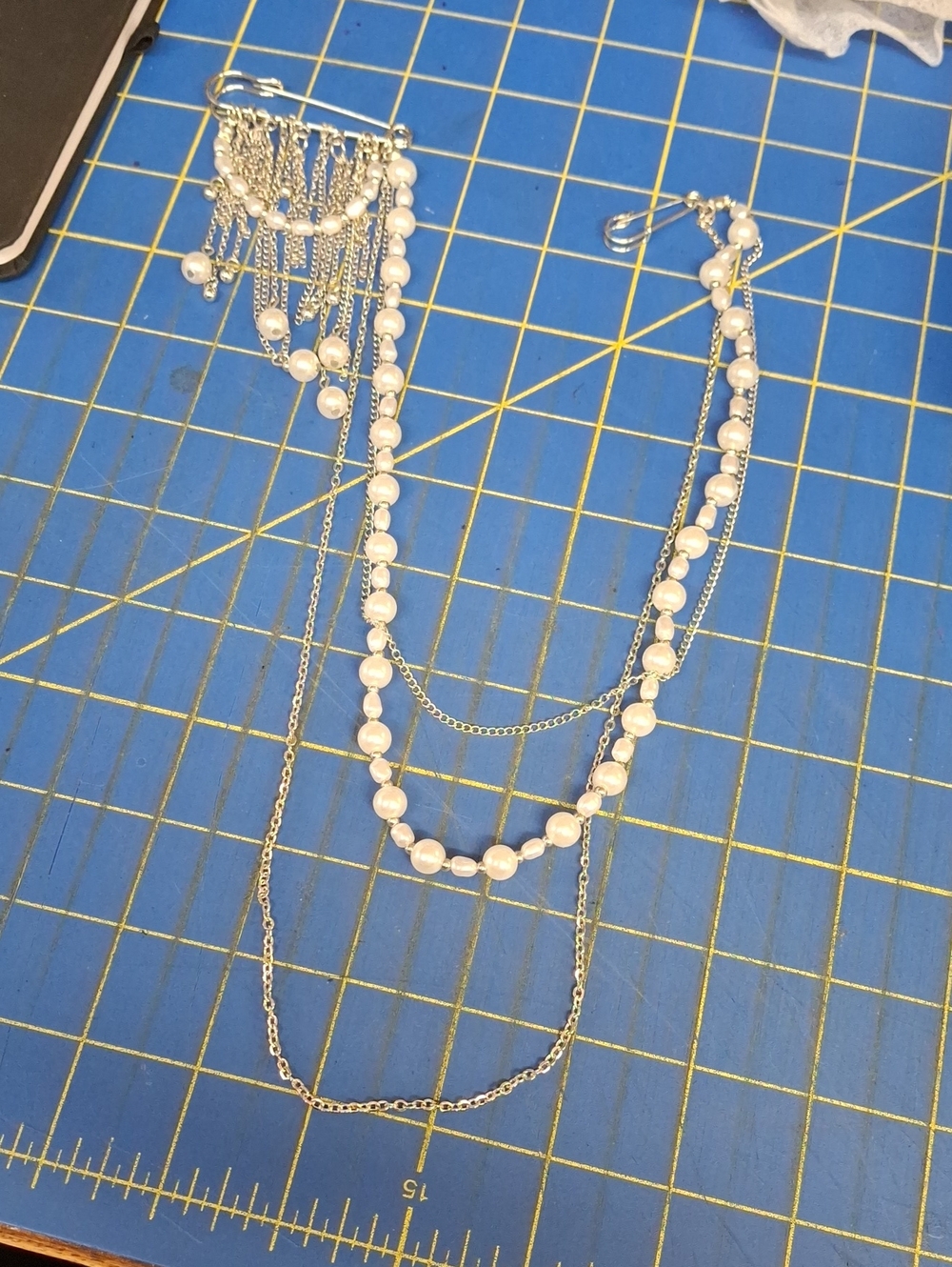 Pearl Faux & Silver Tone Multi-Layer Purse Charm Sweater Pin 15" New